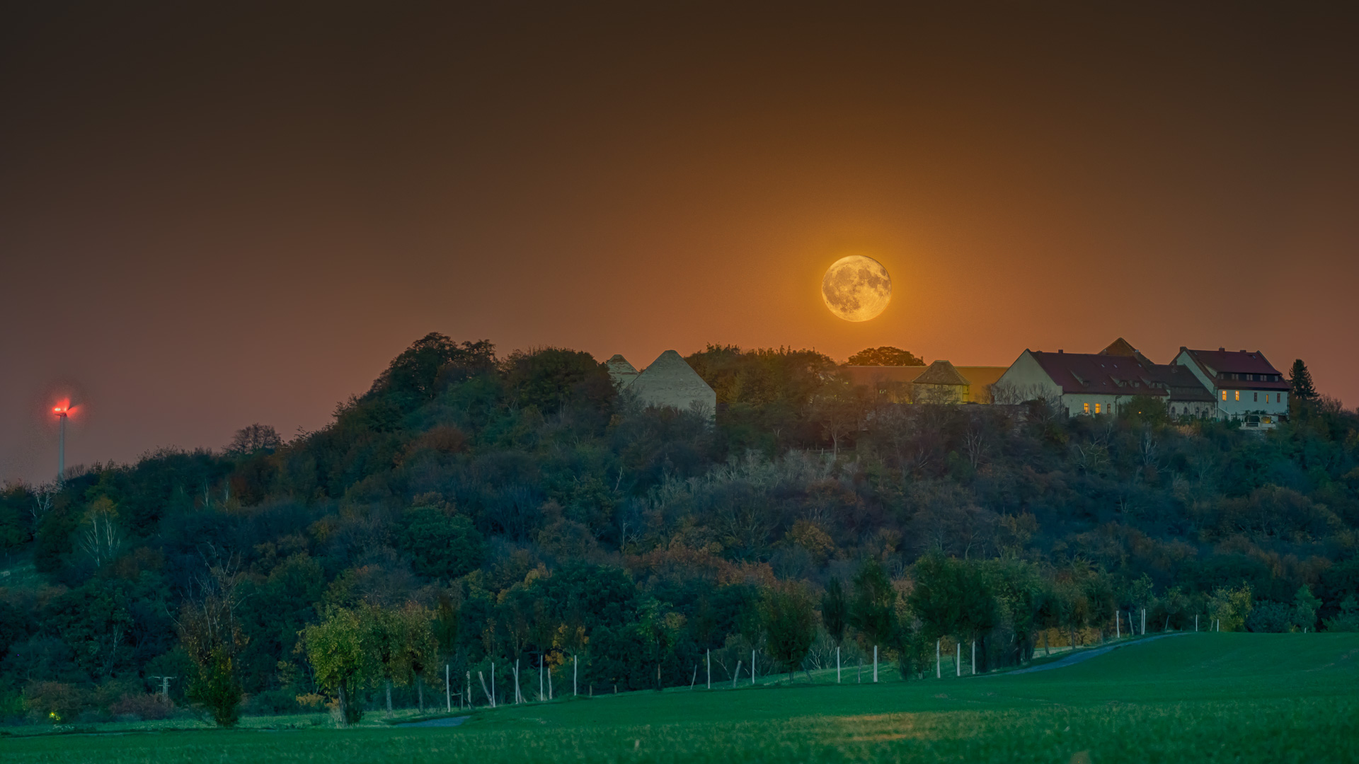 Vollmond über der Konradsburg (1)