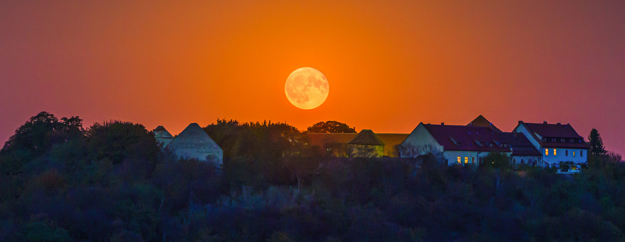 Vollmond über der Konradsburg (2)