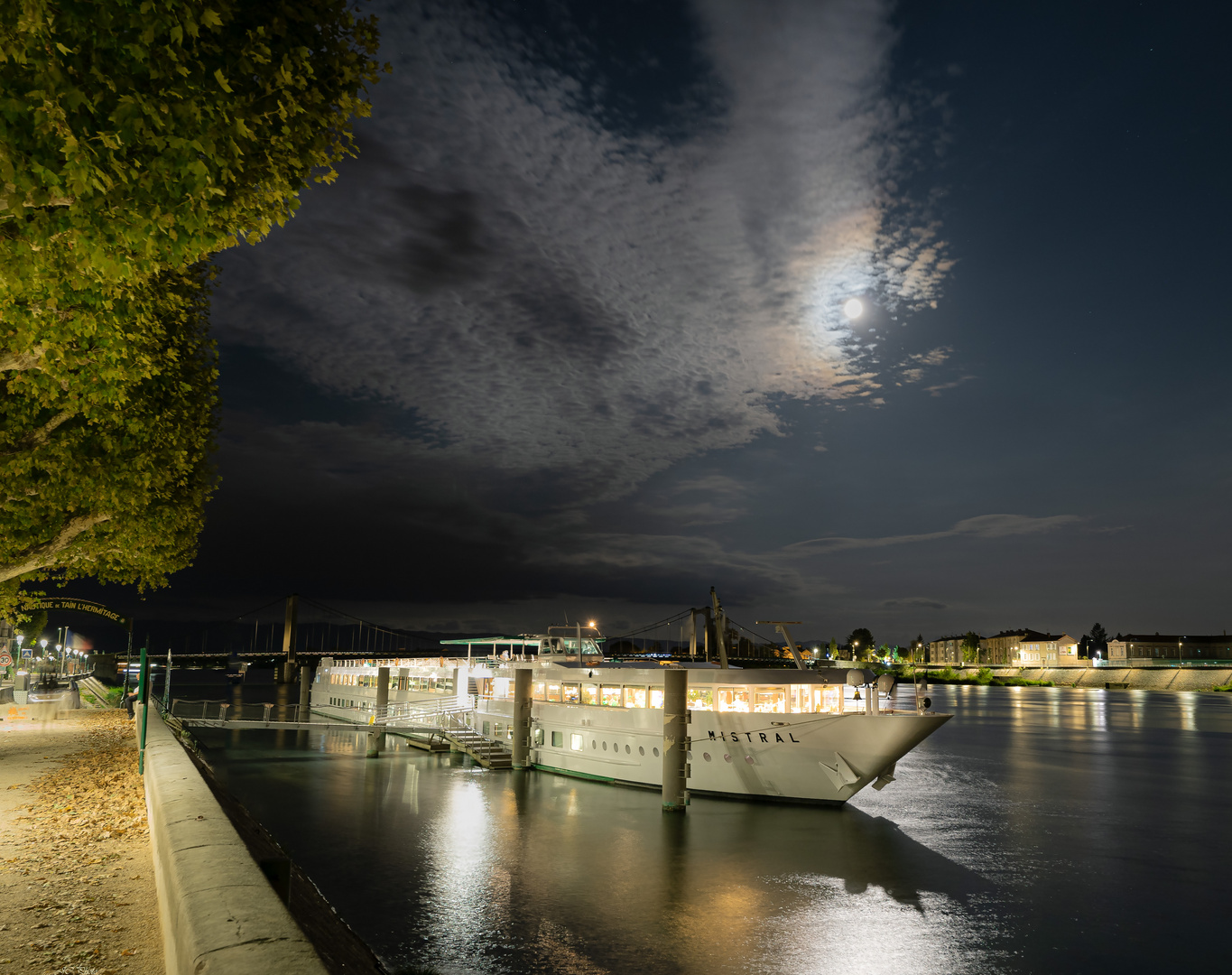 Vollmond über der MS Mistral.