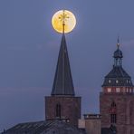 Vollmond über der Neustadter Stiftskirche