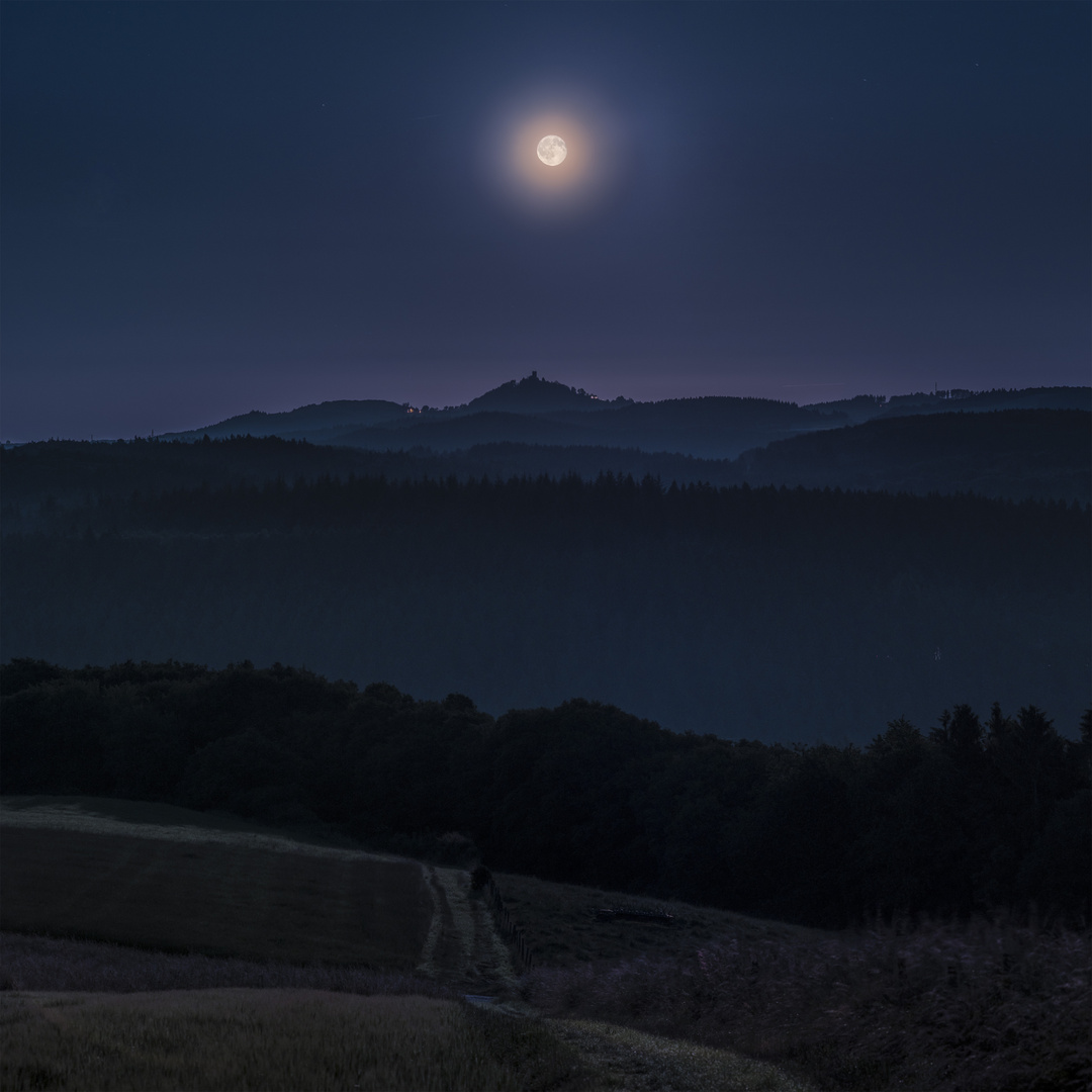 Vollmond über der Nürburg