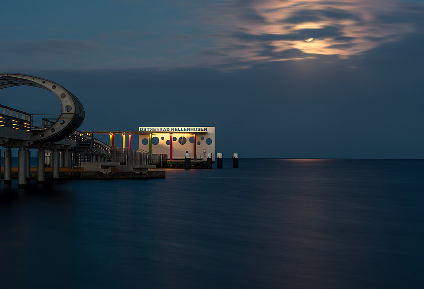 VOLLMOND über der Seebrücke