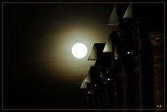 Vollmond über der Speicherstadt