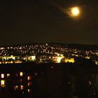 Vollmond über der Stadt