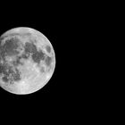 Vollmond über der Stadt