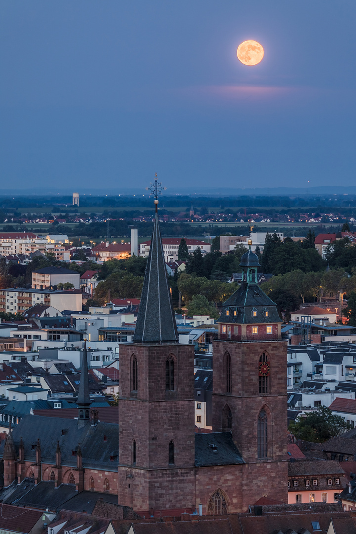 Vollmond über der Stiftskirche