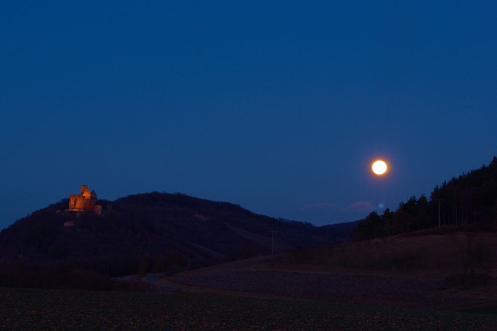 Vollmond über der Trimmburg