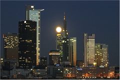 Vollmond über Frankfurt