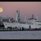 Vollmond über Hamburg