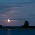 Vollmond über Heinikari im Näsijärvi, Finnland