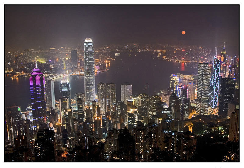 Vollmond über Hongkong