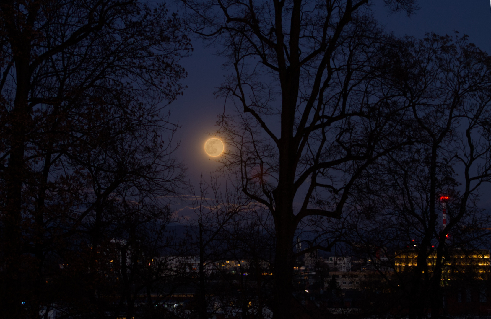 Vollmond über Klagenfurt