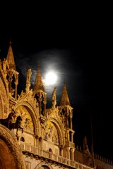 Vollmond über Markuskirche