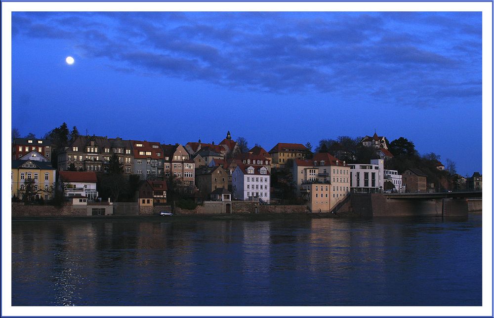 Vollmond über Meißen in der blauen Stunde....