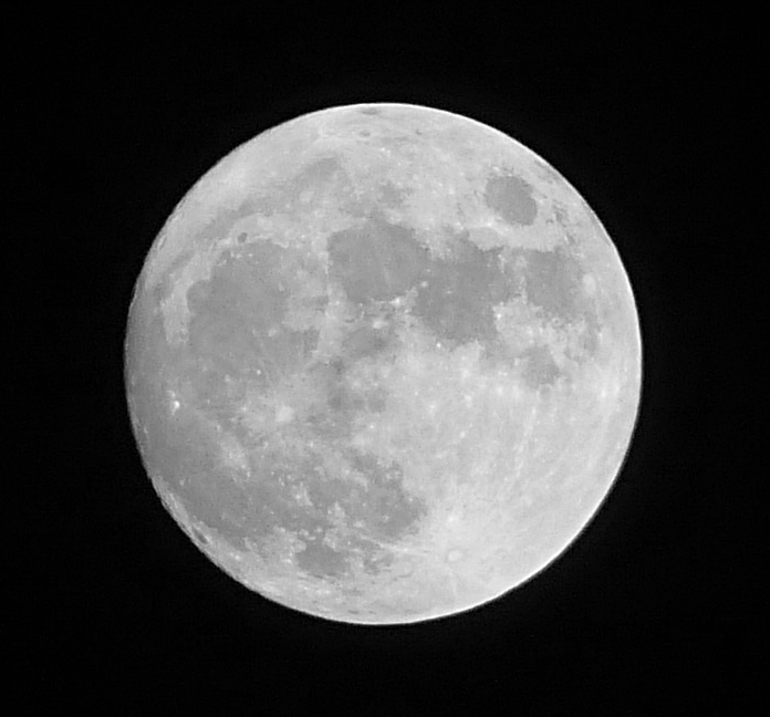 Vollmond über Mörfelden-Walldorf