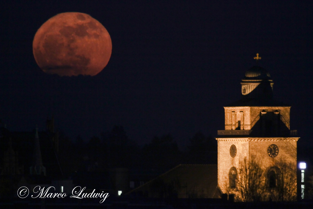 Vollmond über Neumünster