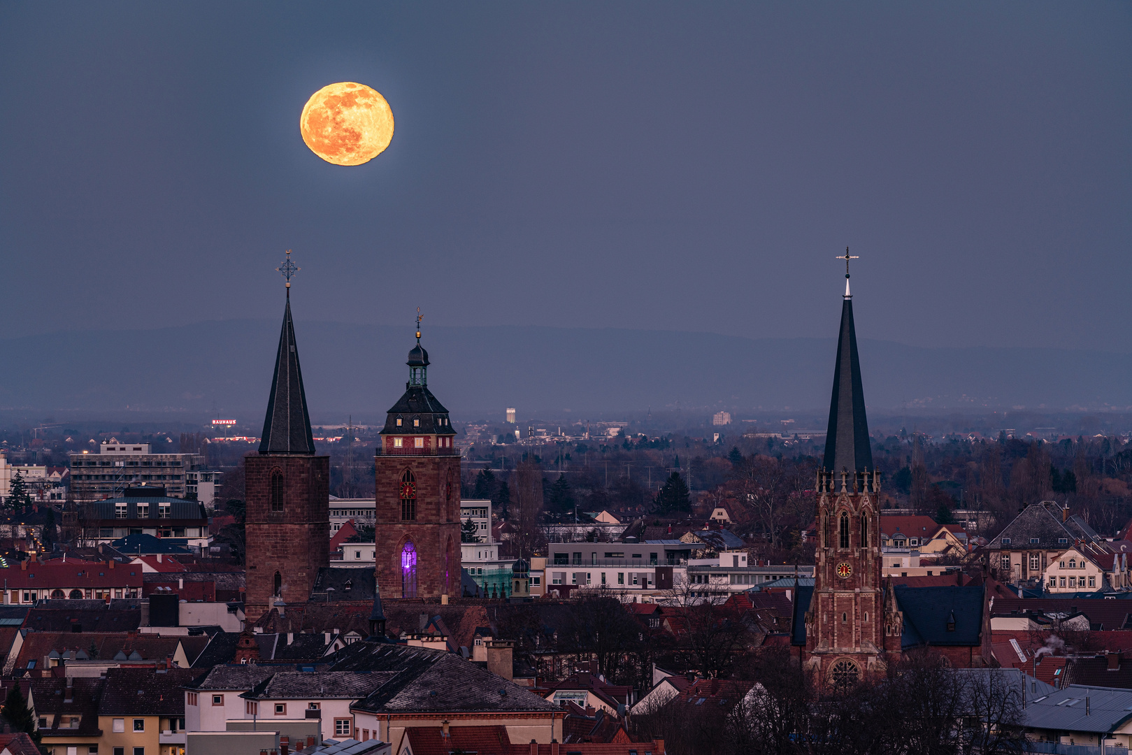 Vollmond über Neustadt