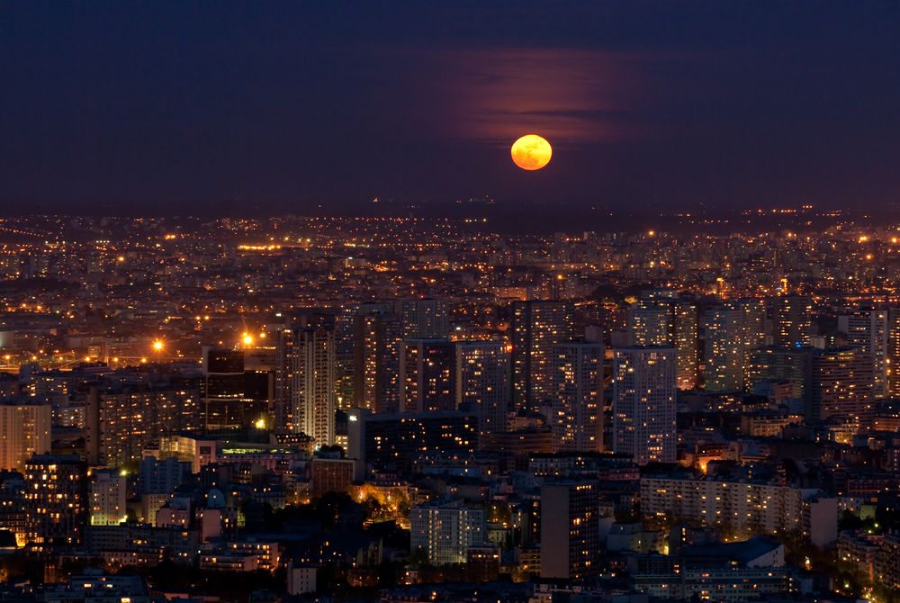 Vollmond über Paris