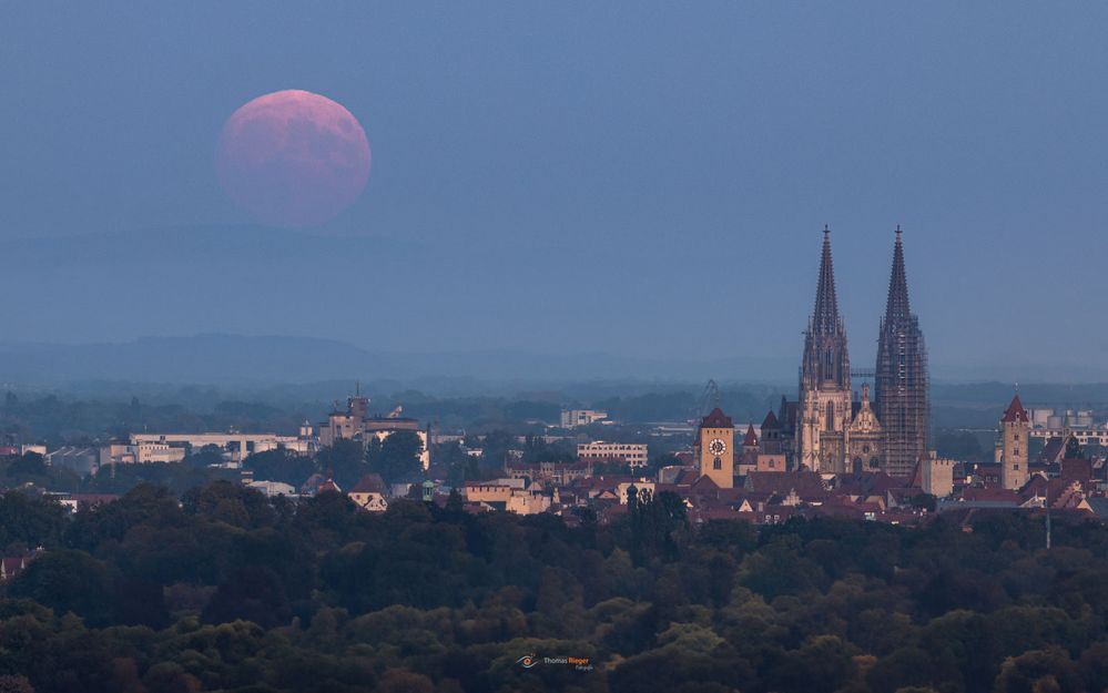 Vollmond über Regensburg