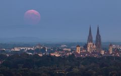 Vollmond über Regensburg