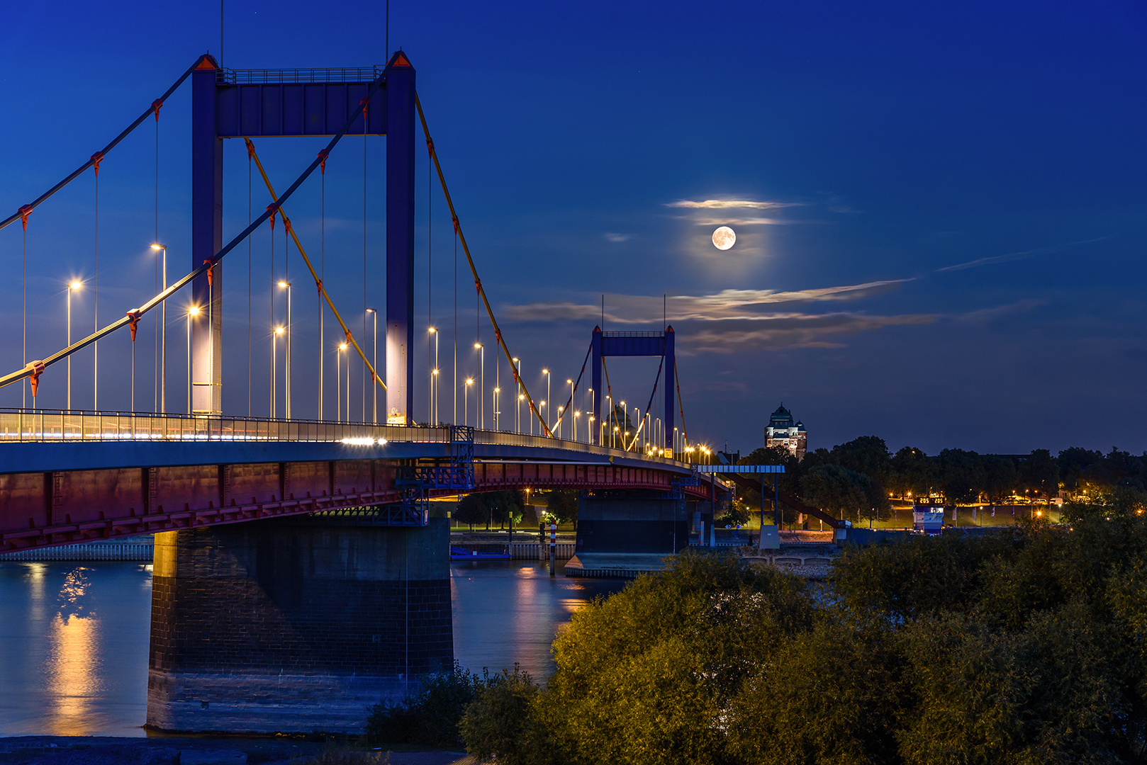 Vollmond über Ruhrort