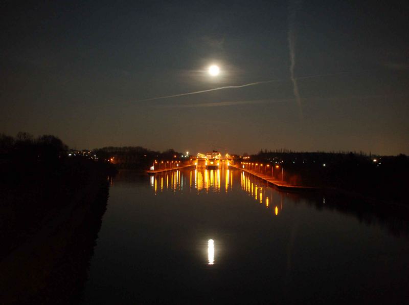 Vollmond über Schleuse Herne-Ost