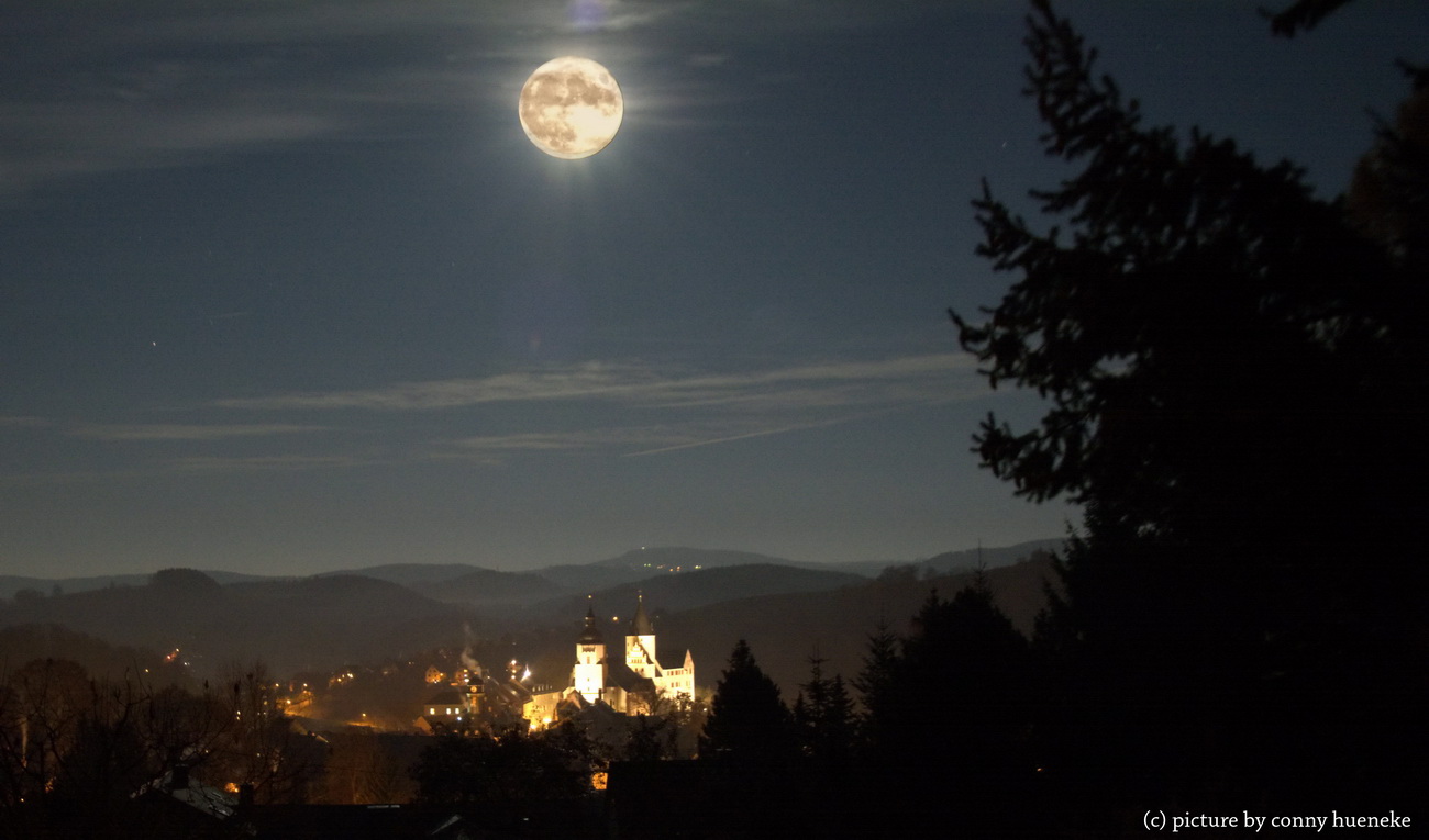 Vollmond über Schwarzenberg