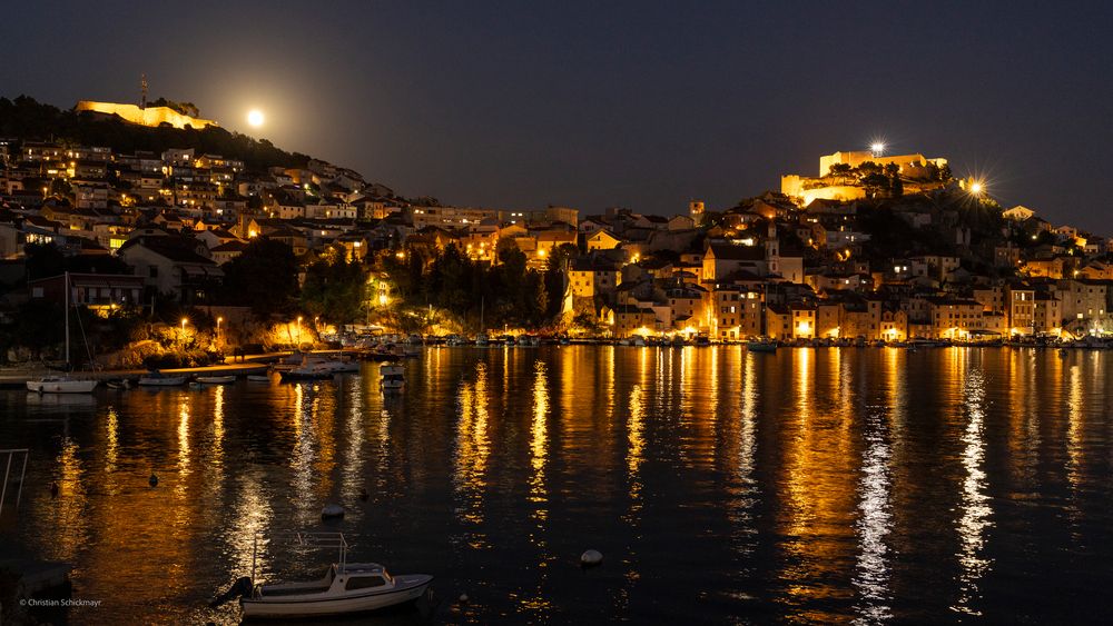 Vollmond über Sibenik