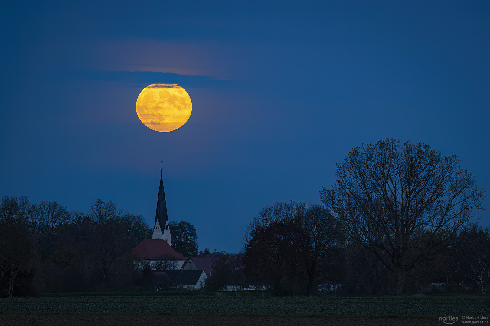 Vollmond über St. Johannes