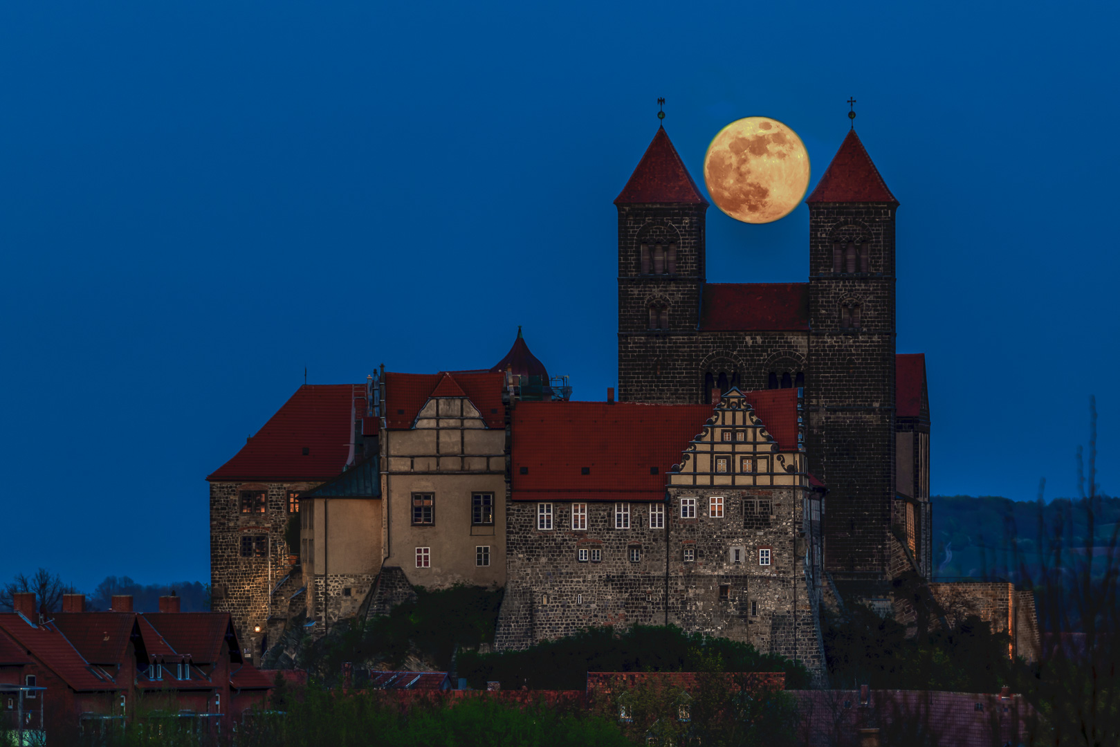 Vollmond über St. Servatii