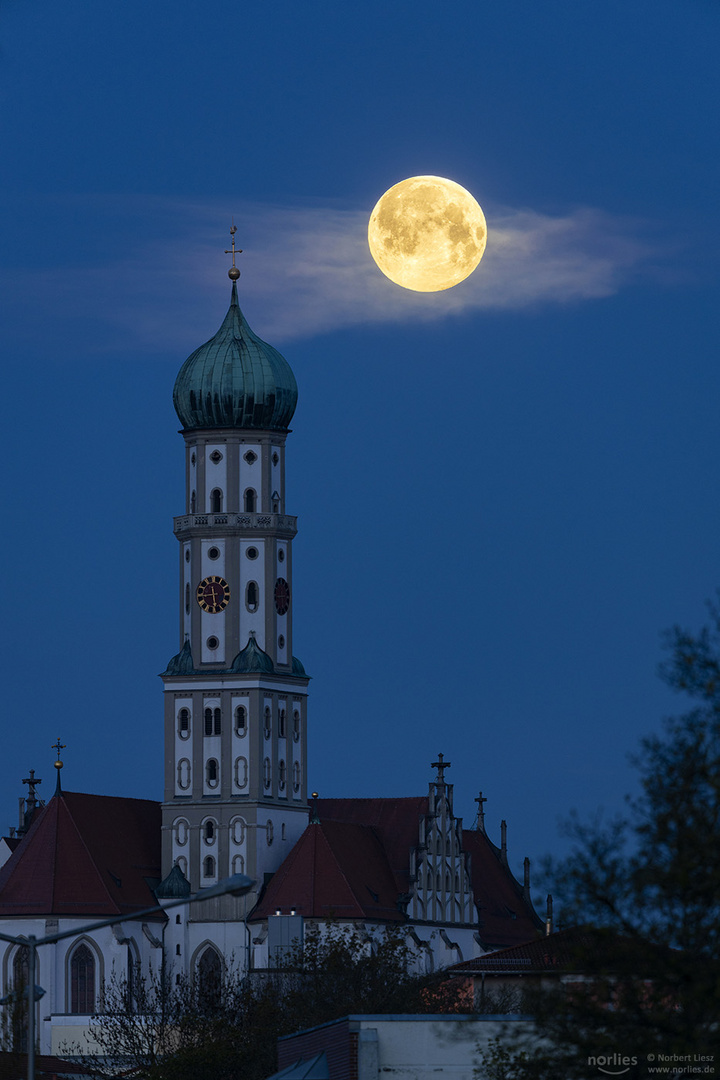 Vollmond über St. Ulrich und Afra