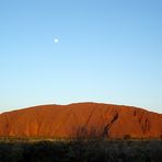 Vollmond über Uluru