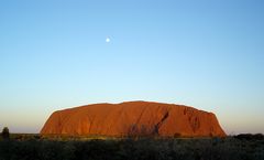 Vollmond über Uluru