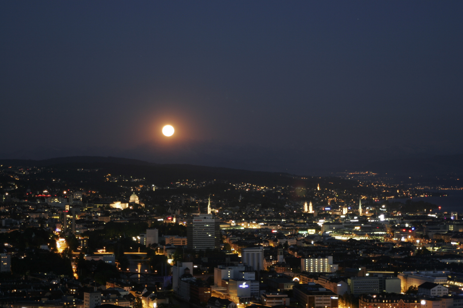 Vollmond über Zürich