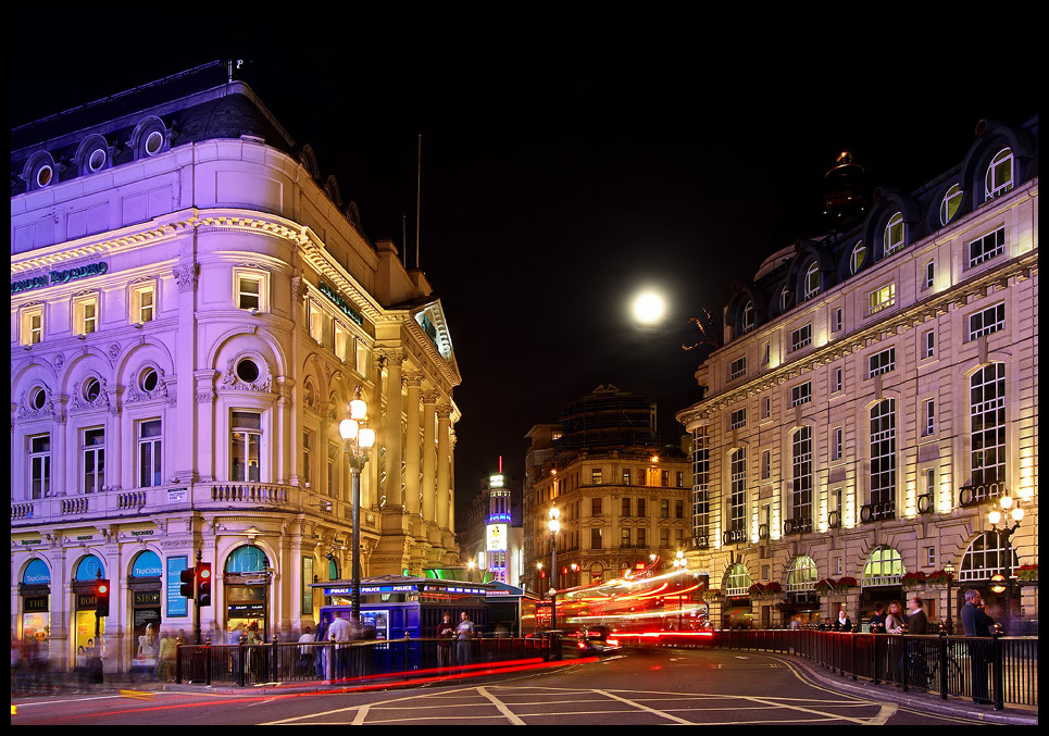 Vollmond über'm Piccadilly