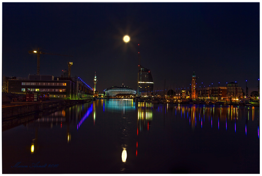 Vollmond um Mitternacht in Bremerhaven