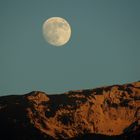 Vollmond und Alpenglühen