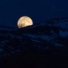 Vollmond und die Bergkette