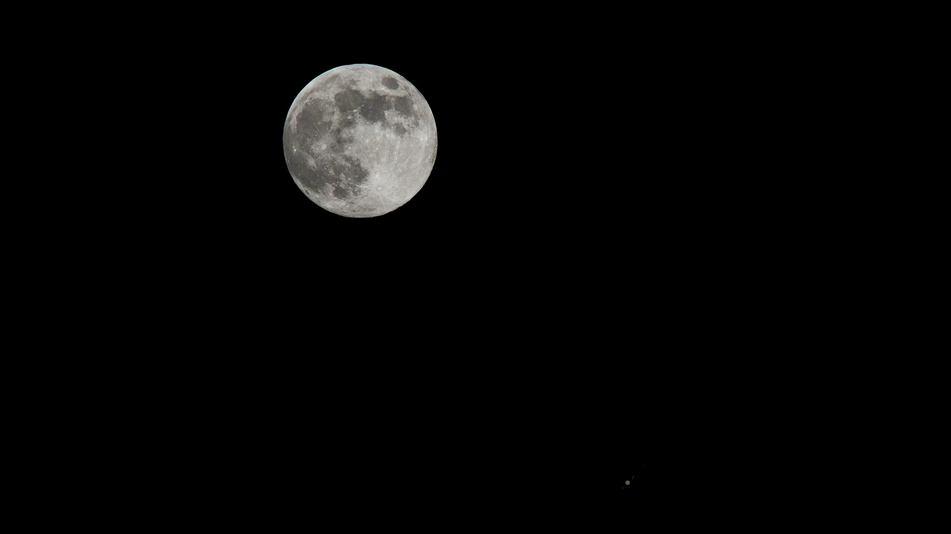 Vollmond und Jupiter (10.04.2017 23:00)