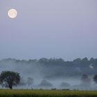 Vollmond und Morgennebel an der Ruhr