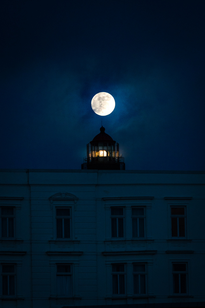 Voll(mond) wie ein Leuchtturm