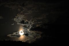 Vollmond & Wolken