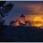 Vollmond zur blauen Stunde über der Wachsenburg