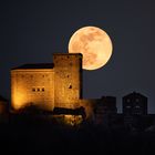 Vollmondaufgang am Trifels