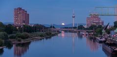 Vollmondaufgang an Neckar