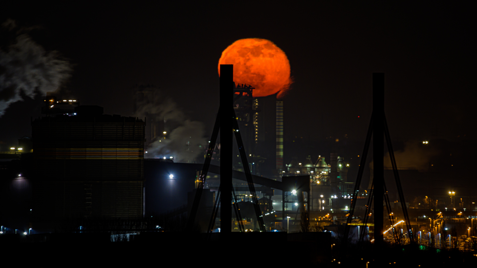 Vollmondaufgang in Duisburg