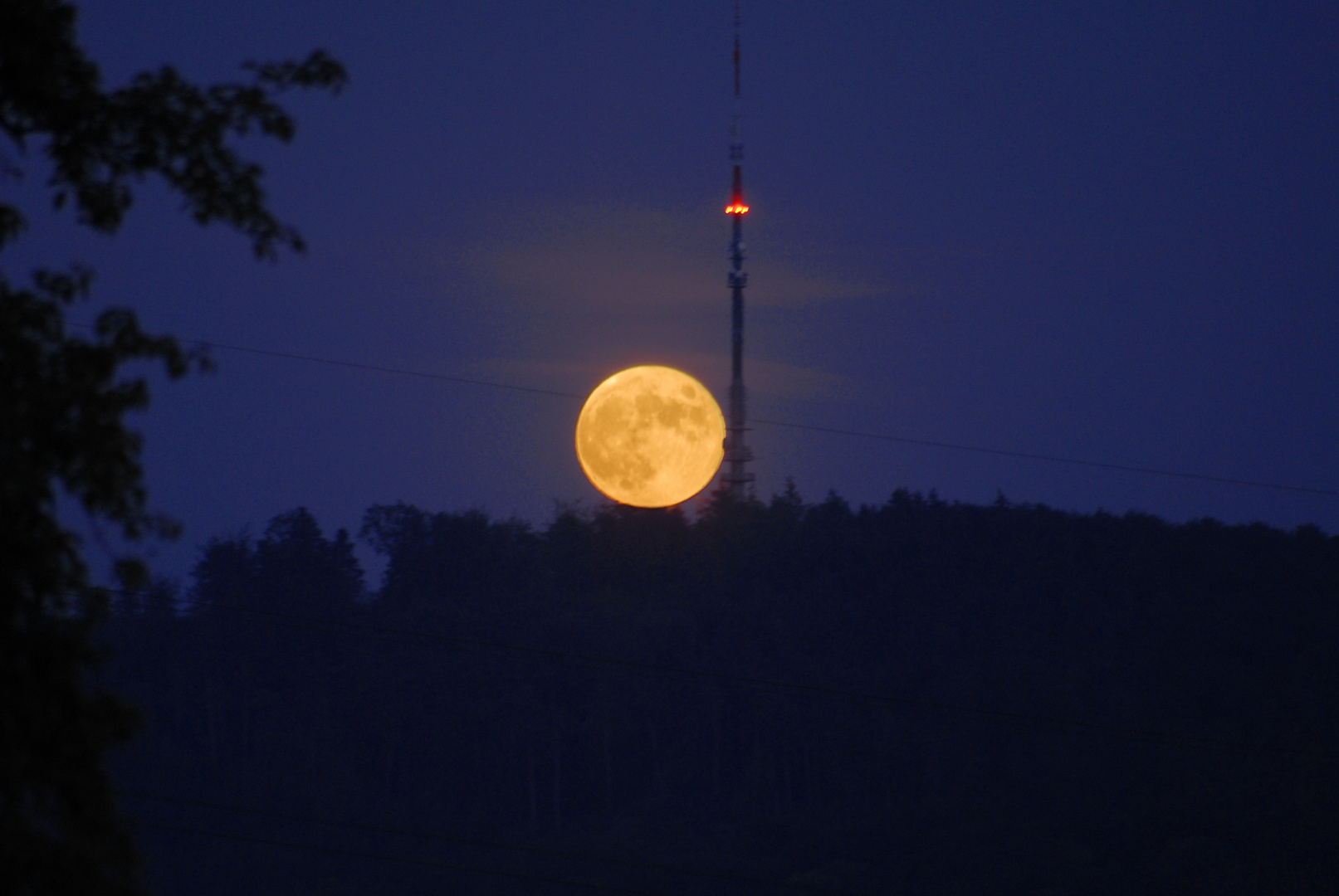 Vollmondaufgang über dem Brühlberg