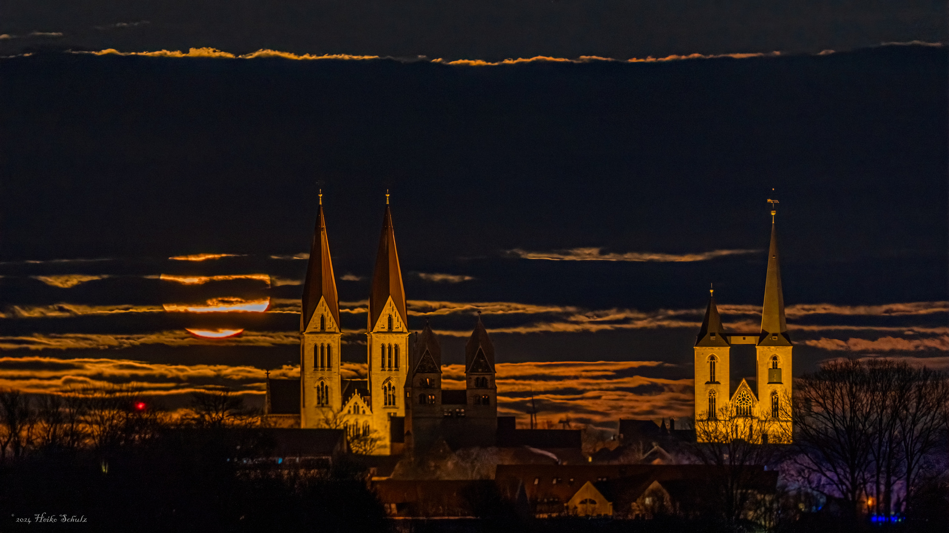 Vollmondaufgang über Halberstadt