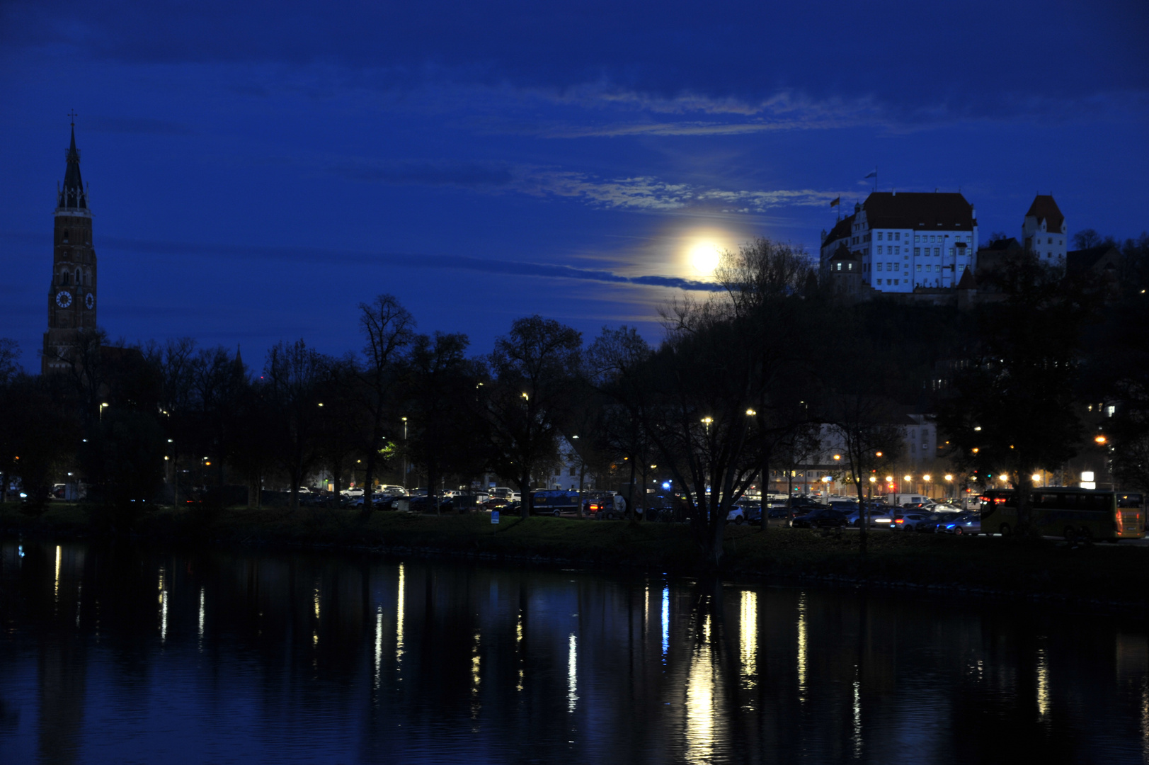 Vollmondaufgang über Landshut