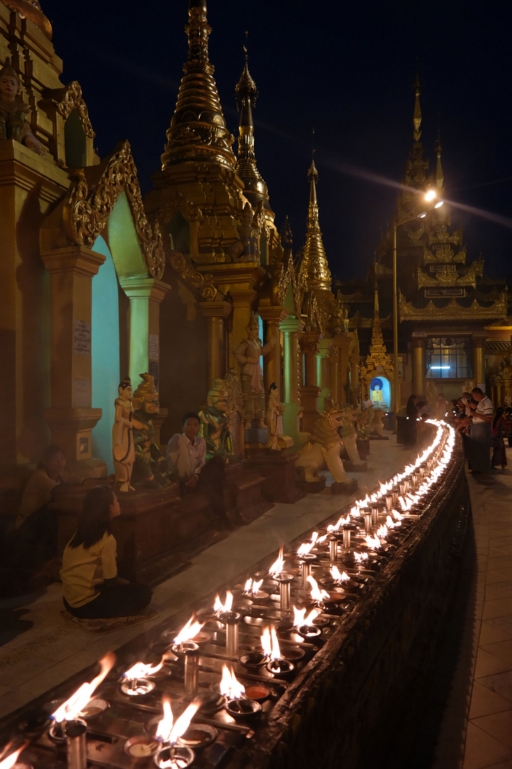 Vollmondfest im Swedagontempel Yangon